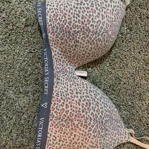 Victoria secret bra 32C